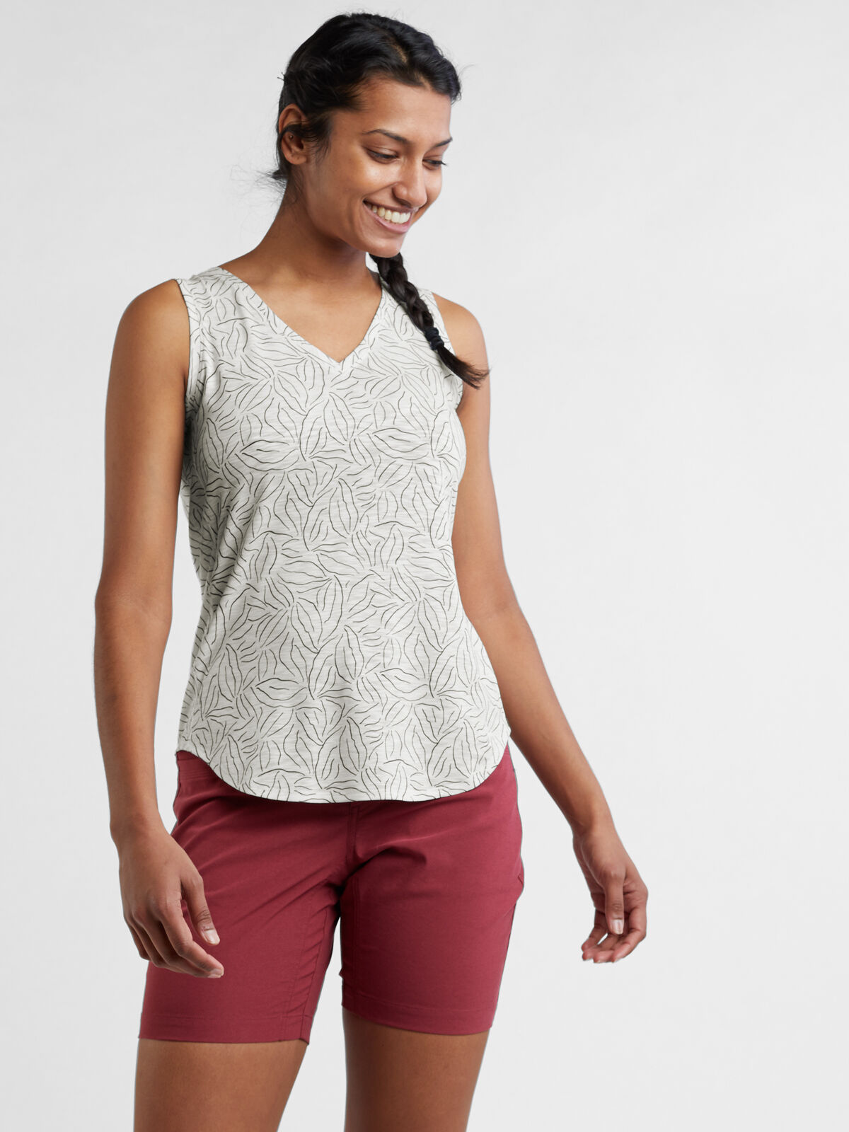 ナウンレス NOUNLESS NOUNLESS BOTANICAL DYE TANK TOP （COFFEE） V Neck Tank Top Womens Henerala Coffee Bean | Title Nine