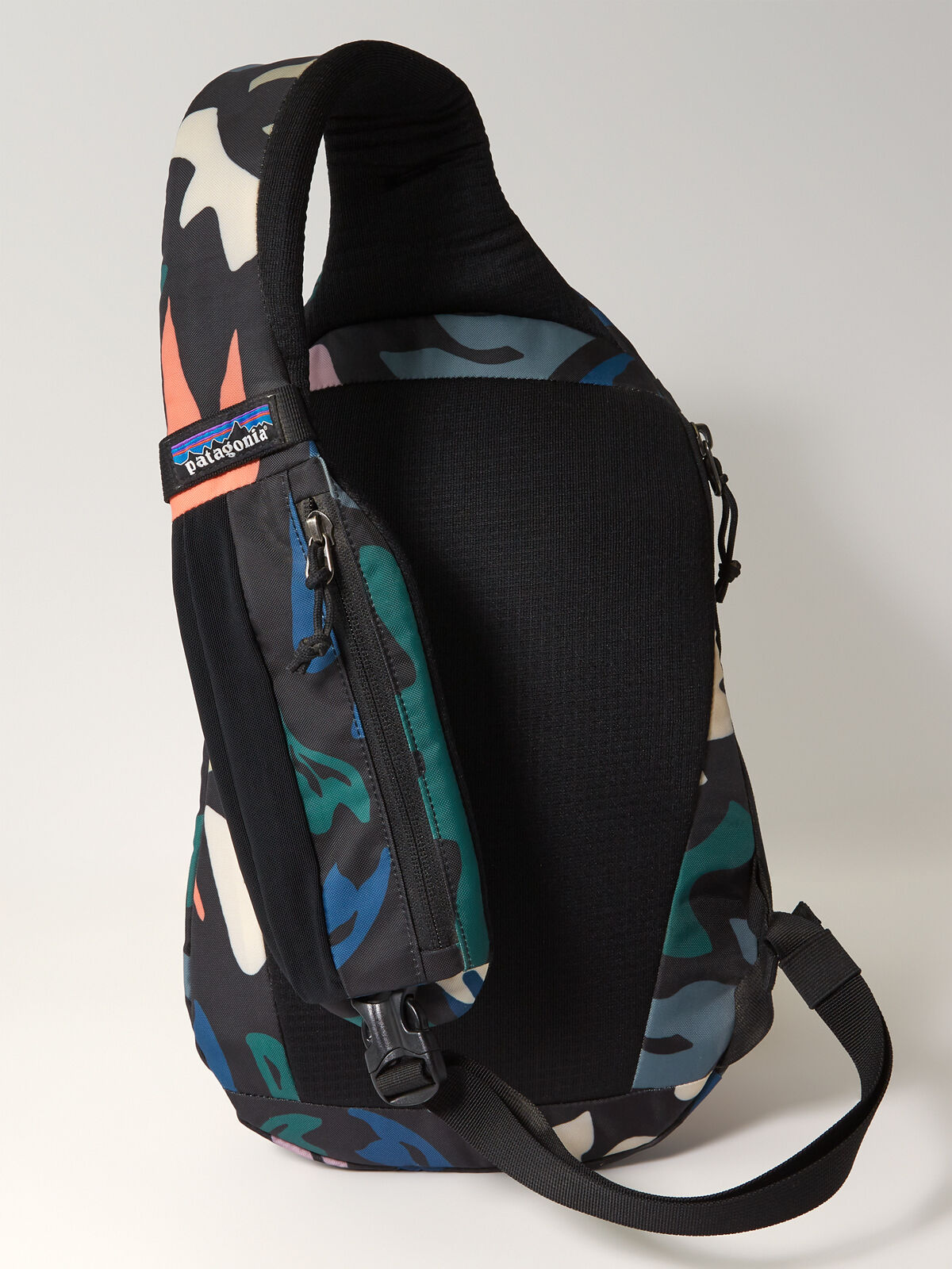 patagonia atom スリング8L ブラック atom-sling-8l-48262-blk-black-