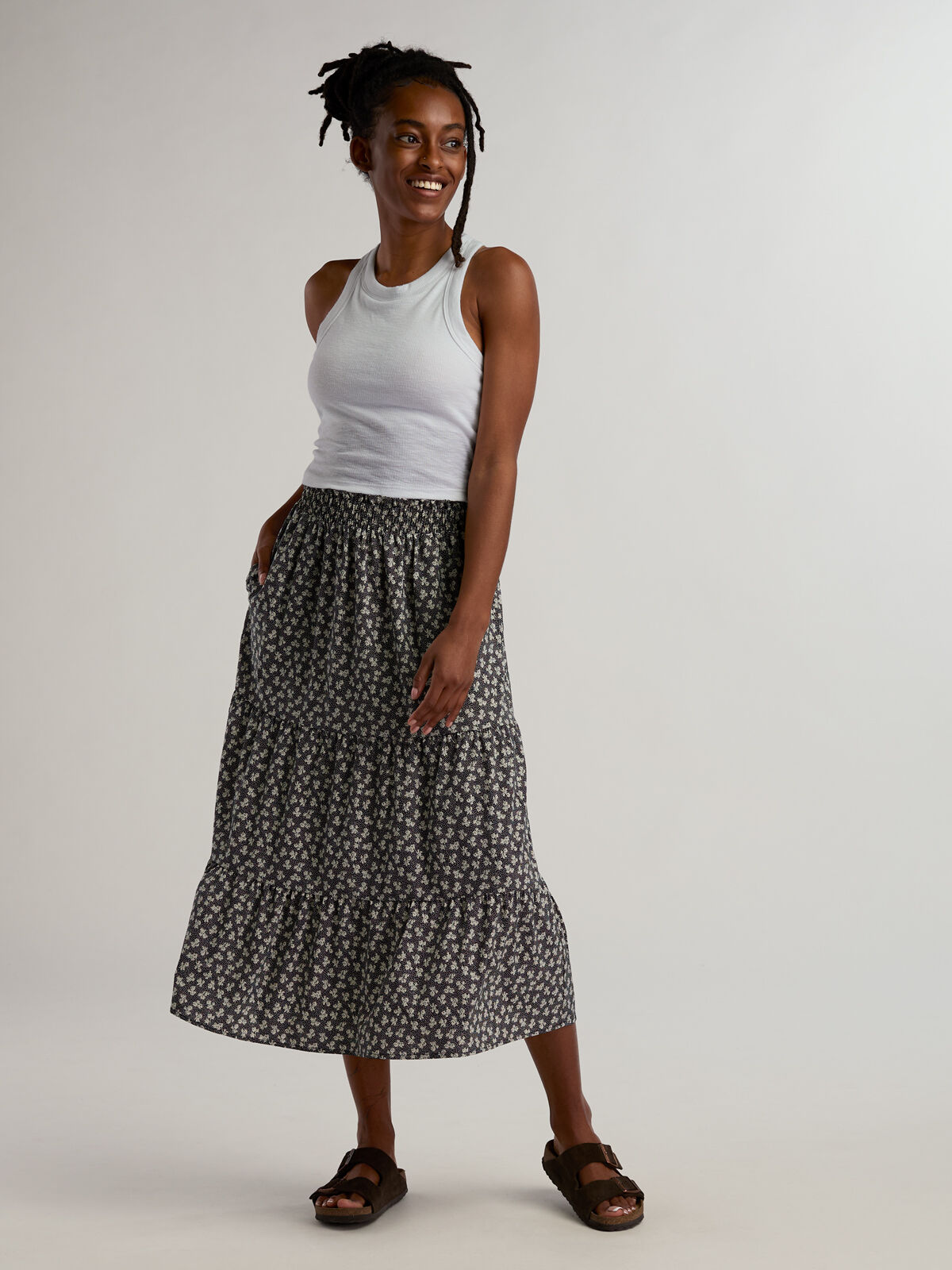 【新品タグ付き】 High-Waist Tiered Long Skirt Black Poplin Tiered Midi Skirt | Izumi – motelrocks-com-us