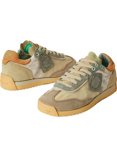 Boomerang Sneaker