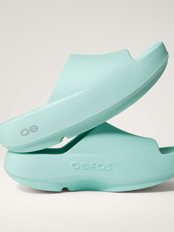 OOFOS OOahh Plus Women&rsquo;s Recovery Slides