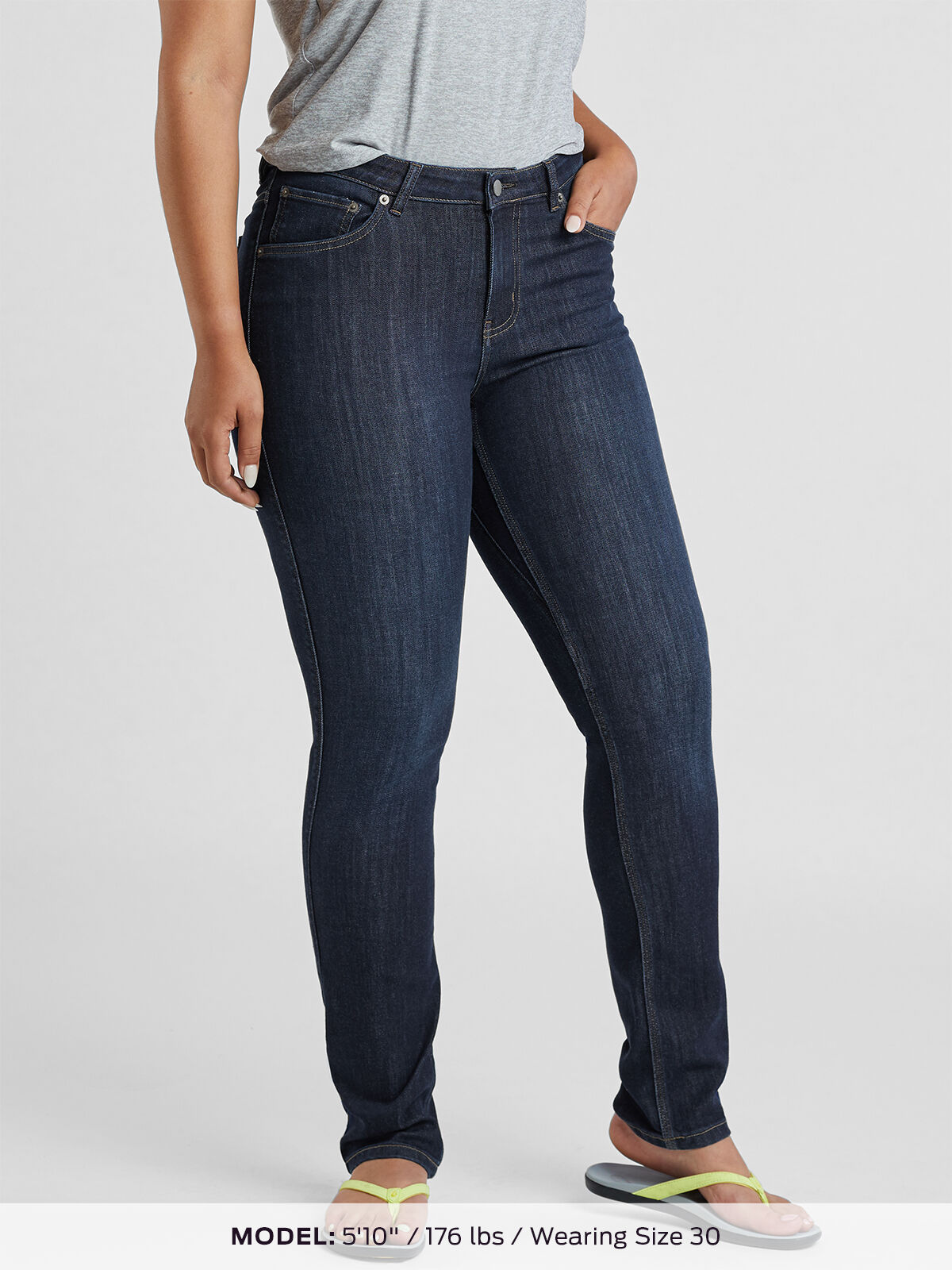 Buy online Women's Plain Slim Fit Jeans from Jeans & jeggings for Women by  Showoff for ₹1259 at 70% off | 2024 Limeroad.com
