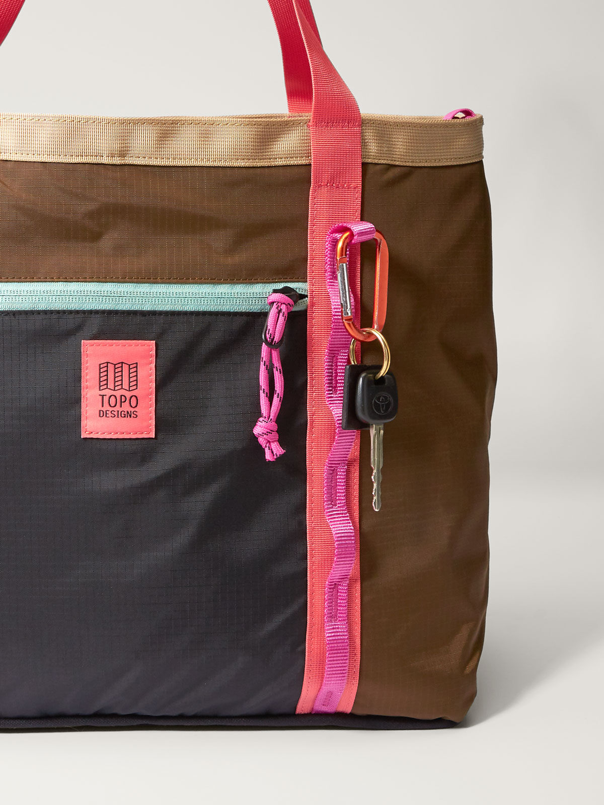 Topo Designs Women's Mountain Utility Tote - 30L | Title Nine