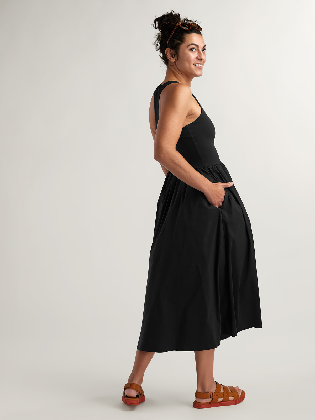 (取寄) スウェッティ ベティ レディース エクスプローラ リブド レーザー ドレス Sweaty Betty women Explorer Ribbed Racer Dress Sable Brown Sweaty Betty Explorer Ribbed Rackerback Dress | Title Nine